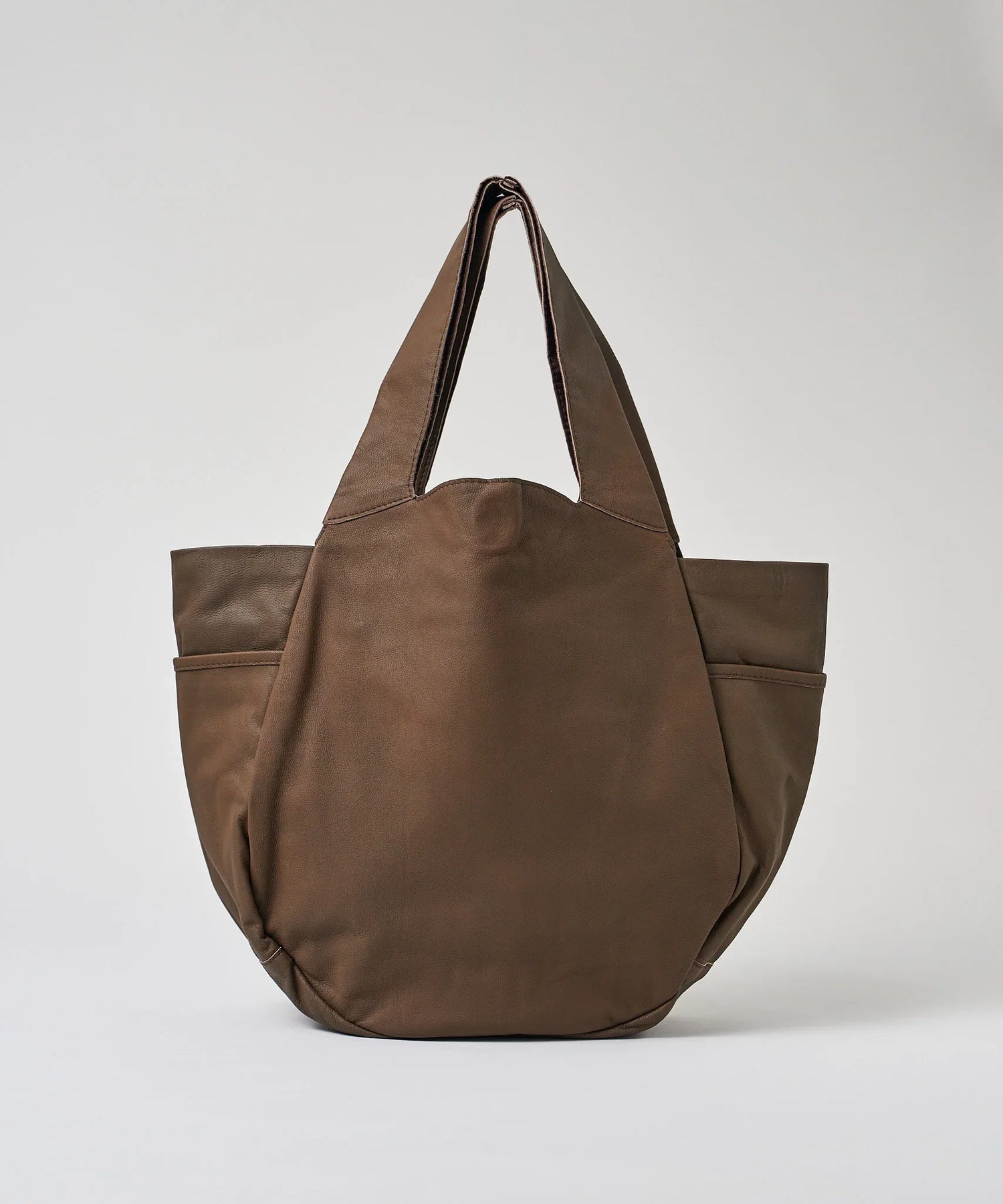 REN】《トートバッグ》軽くて柔らかい、大容量のレザートートバッグ