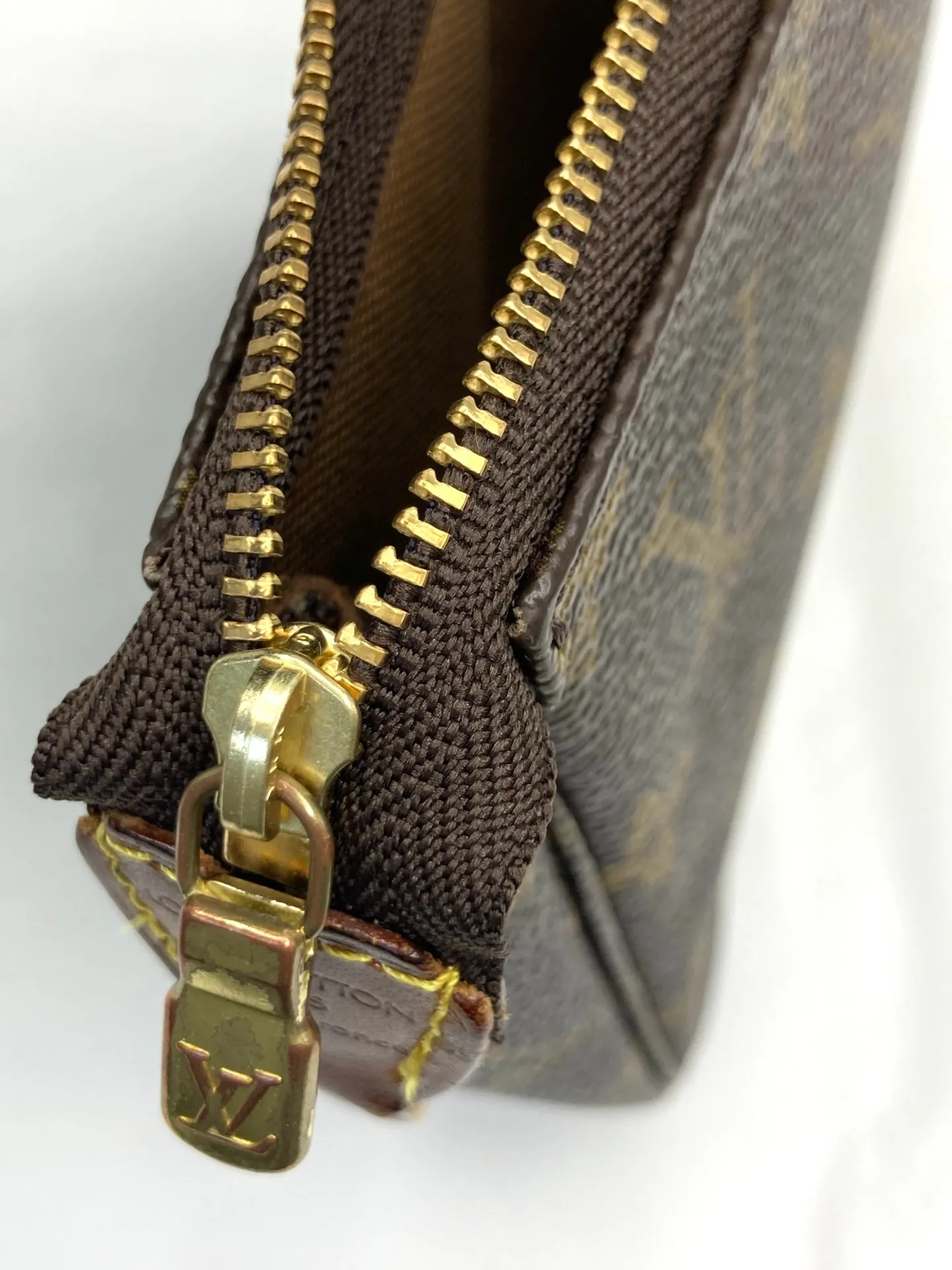 ルイヴィトン財布｜修理費用はいくら？正規店と修理専門店のメリット