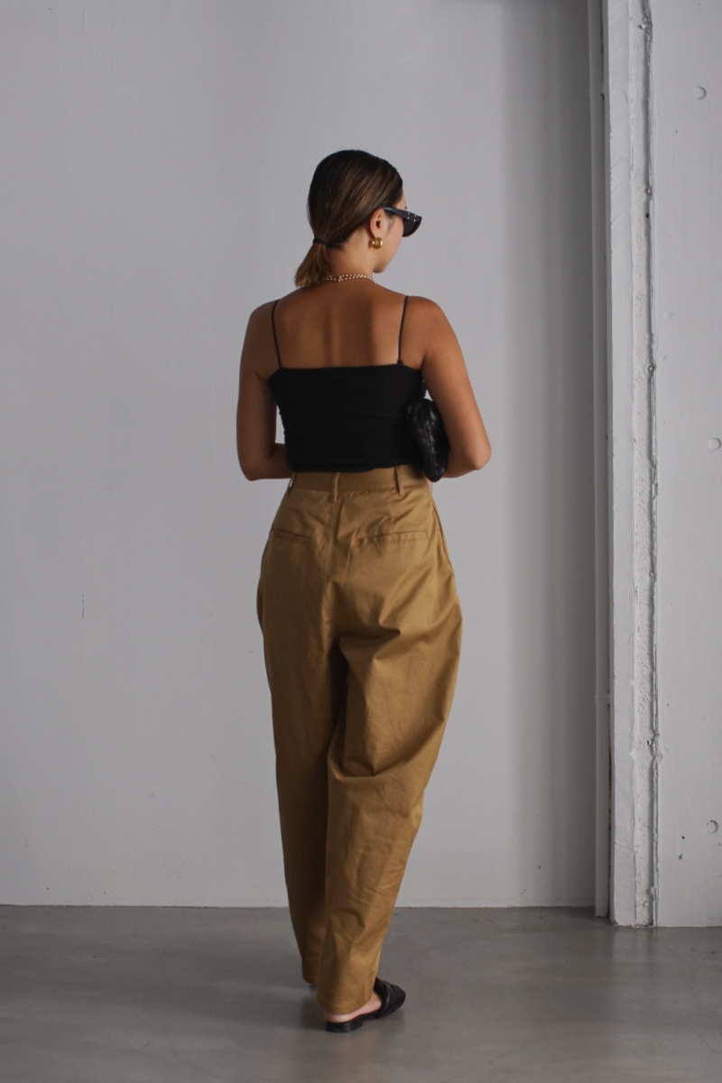 room306 CONTEMPORARY / Design Waist Curve Pants