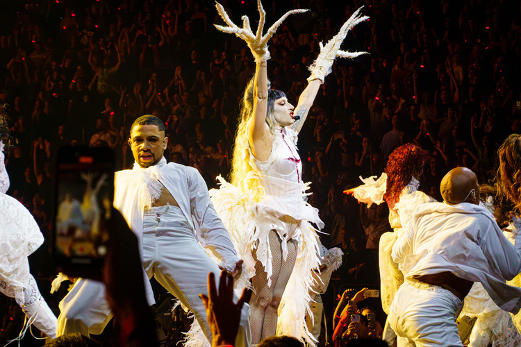 新年、世界的に大絶賛のツアーで来日するレディー・ガガ。クリスマスに