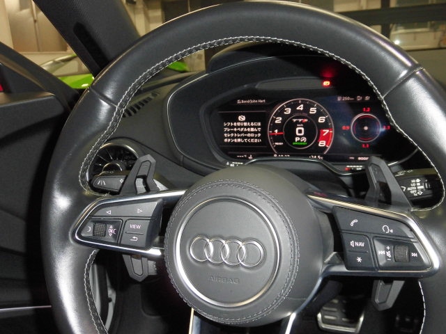 AUDI アウディTTS 8S/FV クーペ ウルススタイル ステアリングパドル