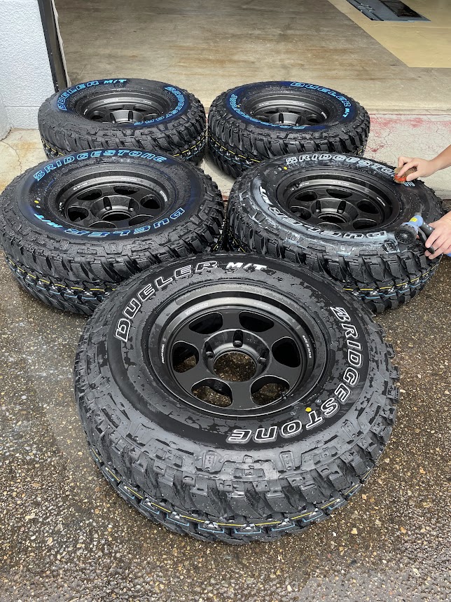 トヨタ】70ランクル RAYS TE37-XTltd BSデューラーM/T674装着