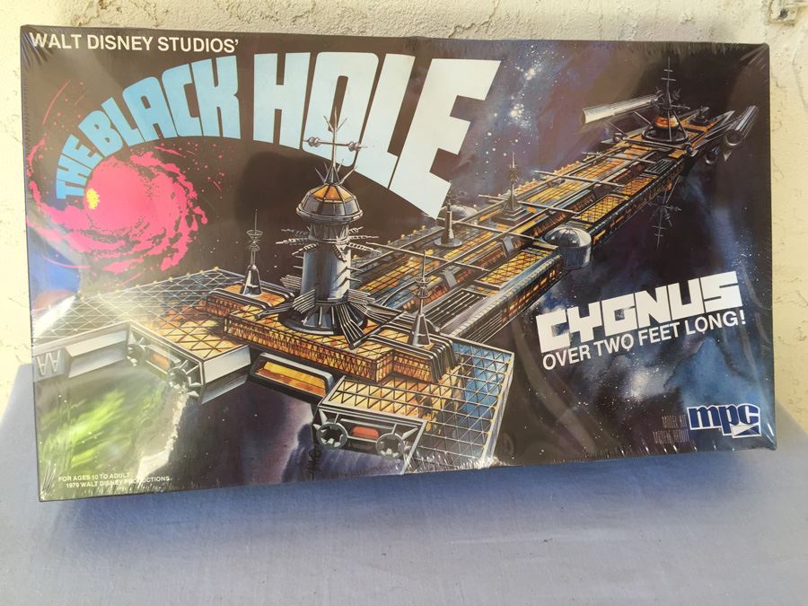 Walt Disney Studios' The Black Hole Cygnus 2 Foot Long Model Kit