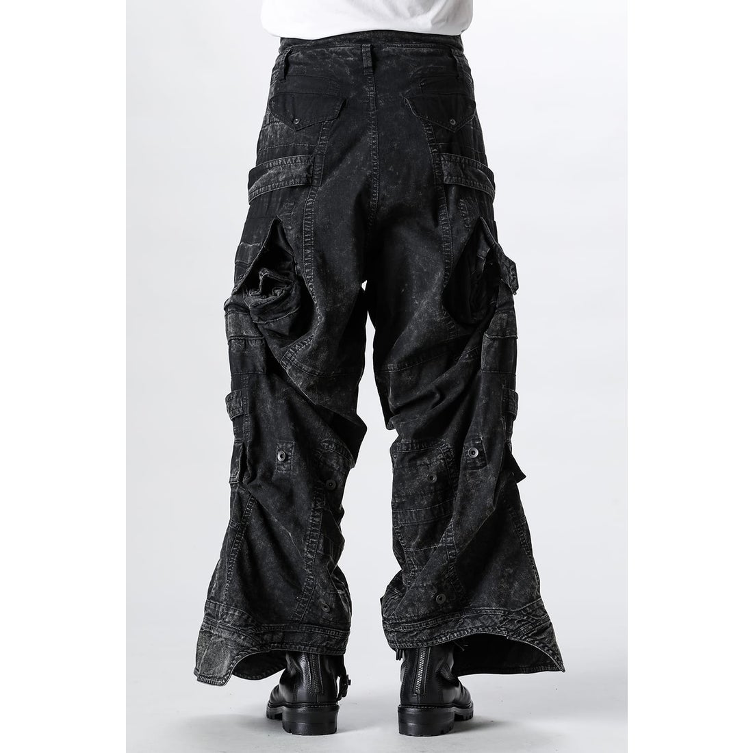JULIUS Cotton Nylon Twill Multi Pocket Wide Cargo Pants（ASH BLACK