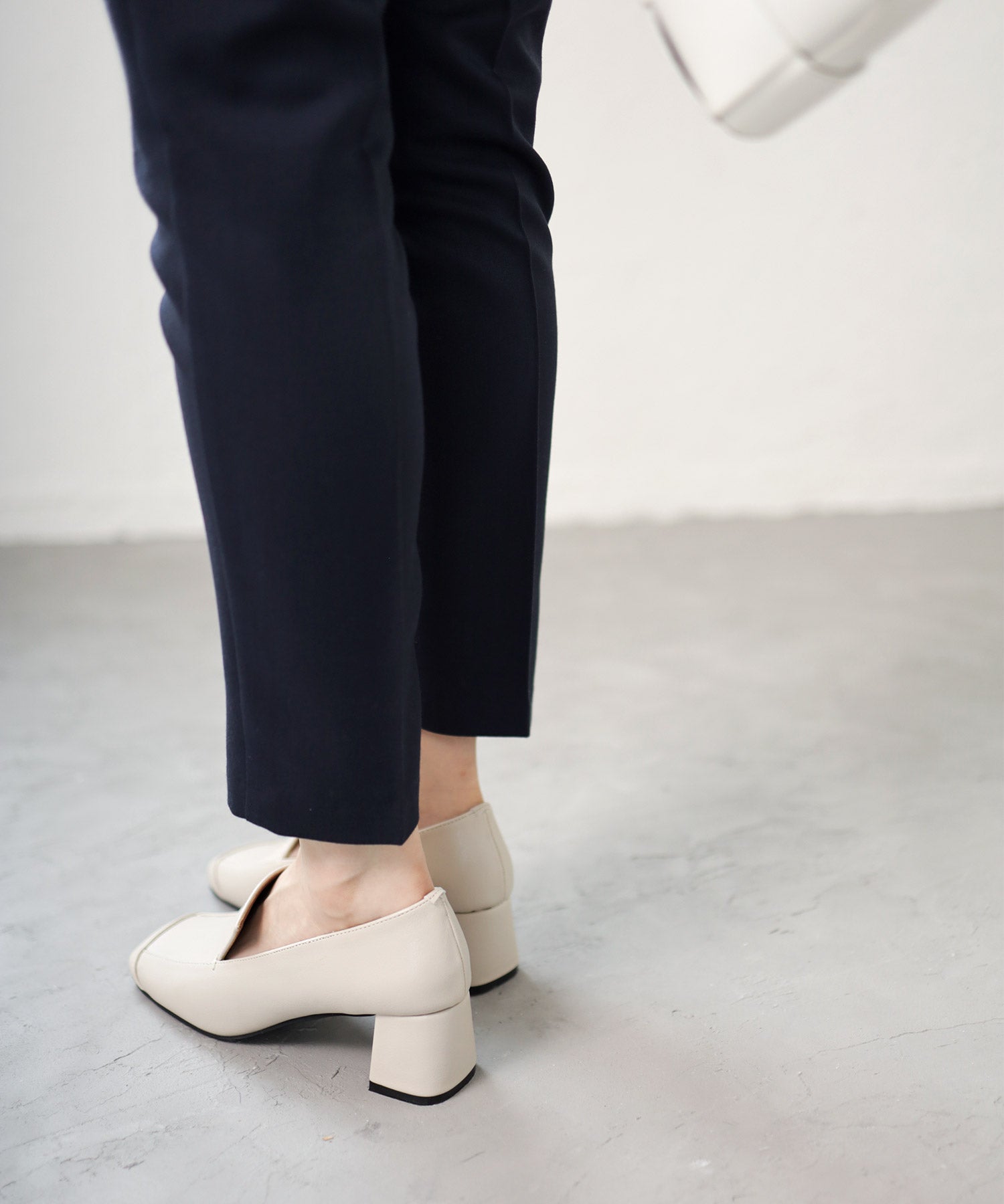 チャンキーヒールスクエアトゥローファーパンプス△返品交換不可