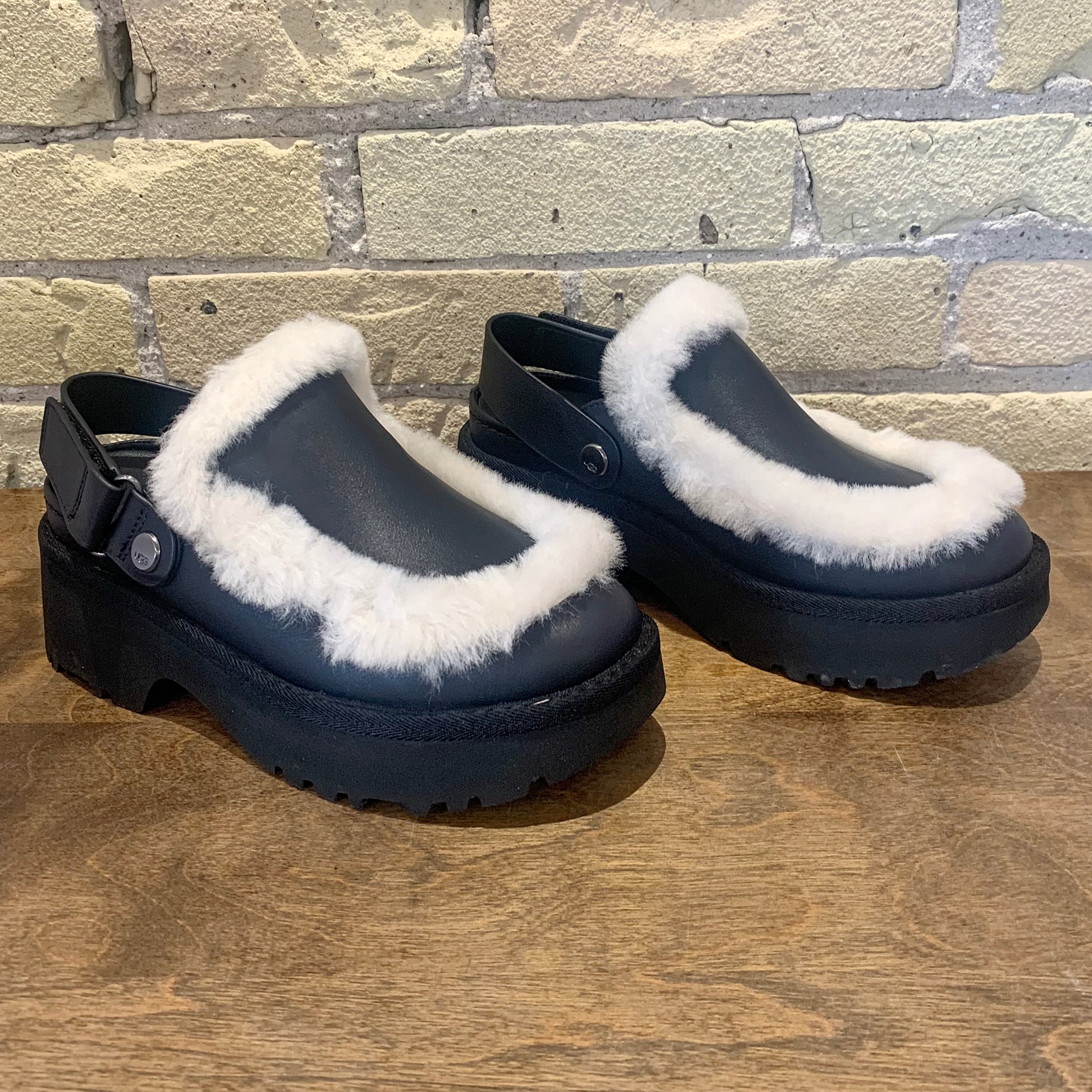 UGG Esmee Clog Black – (shōō)