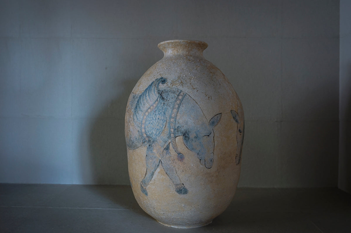 ○25-IM31 灰陶加彩大壺(天馬) – 雨晴/AMAHARE