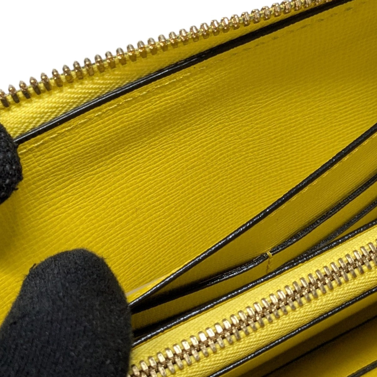 Valextra(ヴァレクストラ) 長財布 イエロー｜【公式】カインドオル