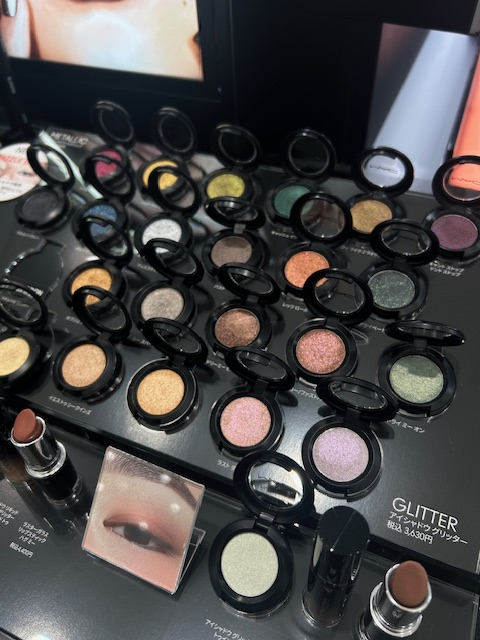 MAC】人気のダズルアイシャドウシリーズが新登場！ | MZK コスメ部