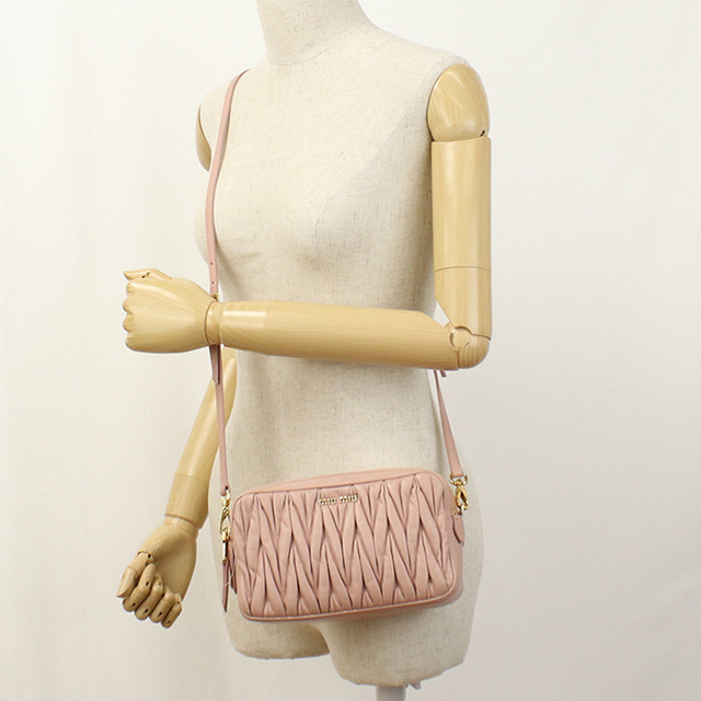 miu miu（ミュウミュウ） 中古 斜め掛け ショルダーバッグ レディース