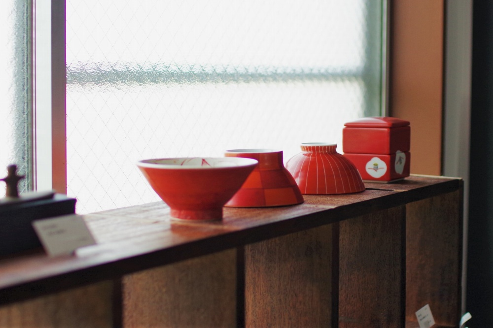 豆皿 3種の椿 弁柄の赤で描く 小さなツバキの絵 蔵珍窯 美濃焼 小さい