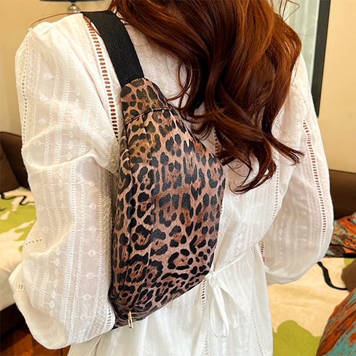 REAL STYLE ボディバッグ ショルダーバッグ レディース メンズ ヒョウ