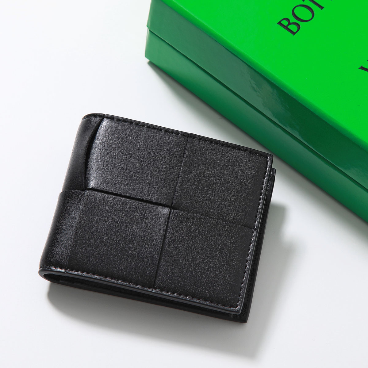 BOTTEGA VENETA（ボッテガ・ヴェネタ） 二つ折り財布 CASSETE カセット