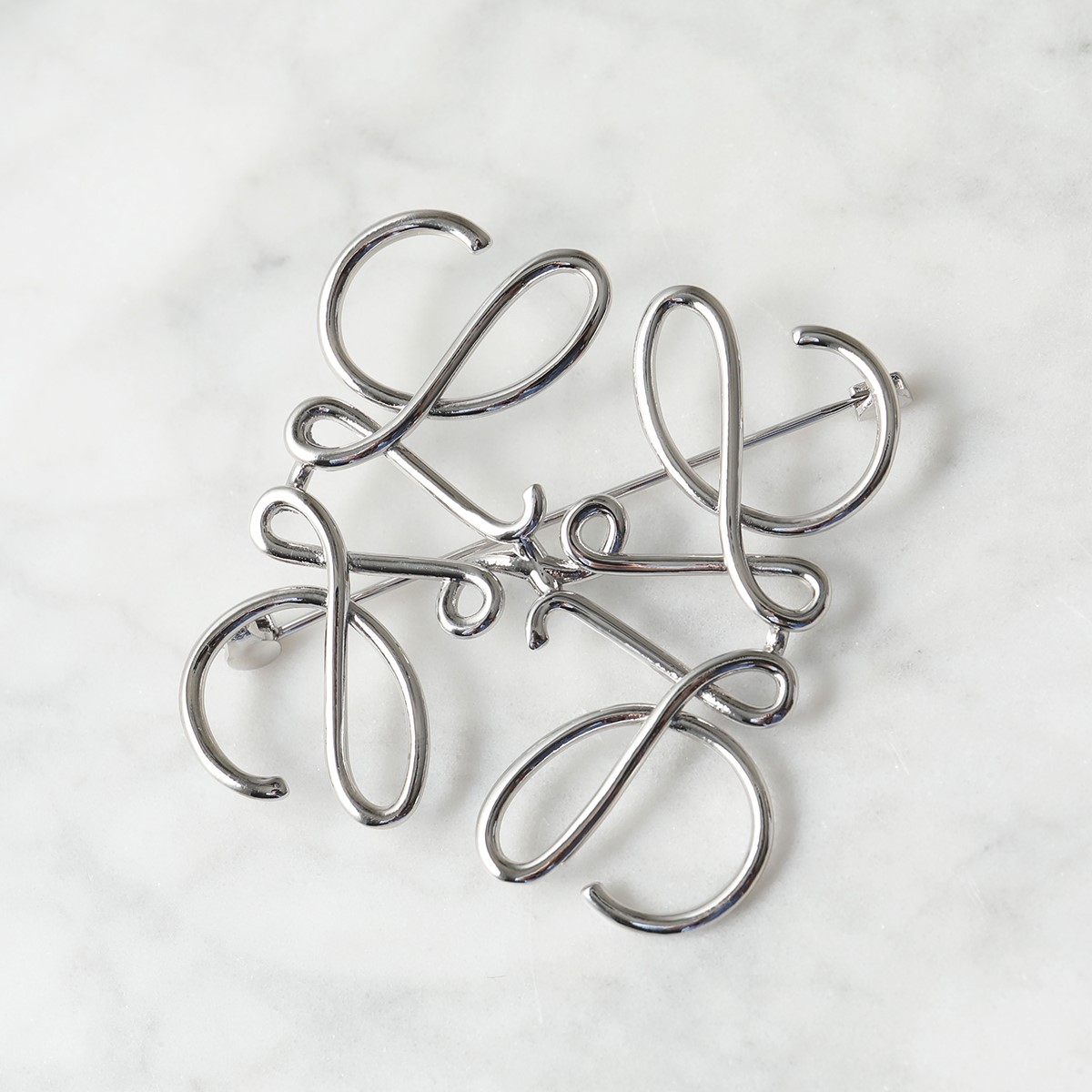 LOEWE（ロエベ） ブローチ ANAGRAM BROOCH 111.25.020 111.27.027