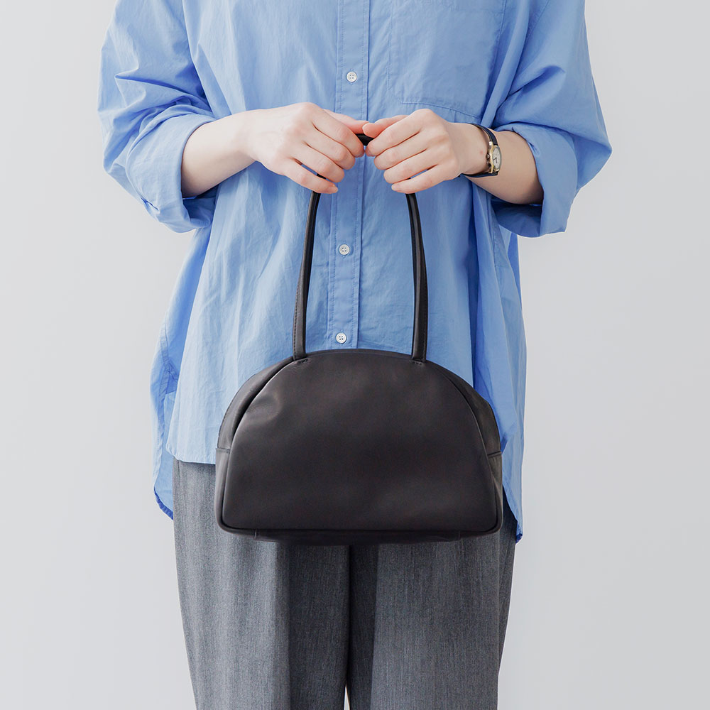 mormyrus（モルミルス） グロスレザートートバッグ M069 ブラック