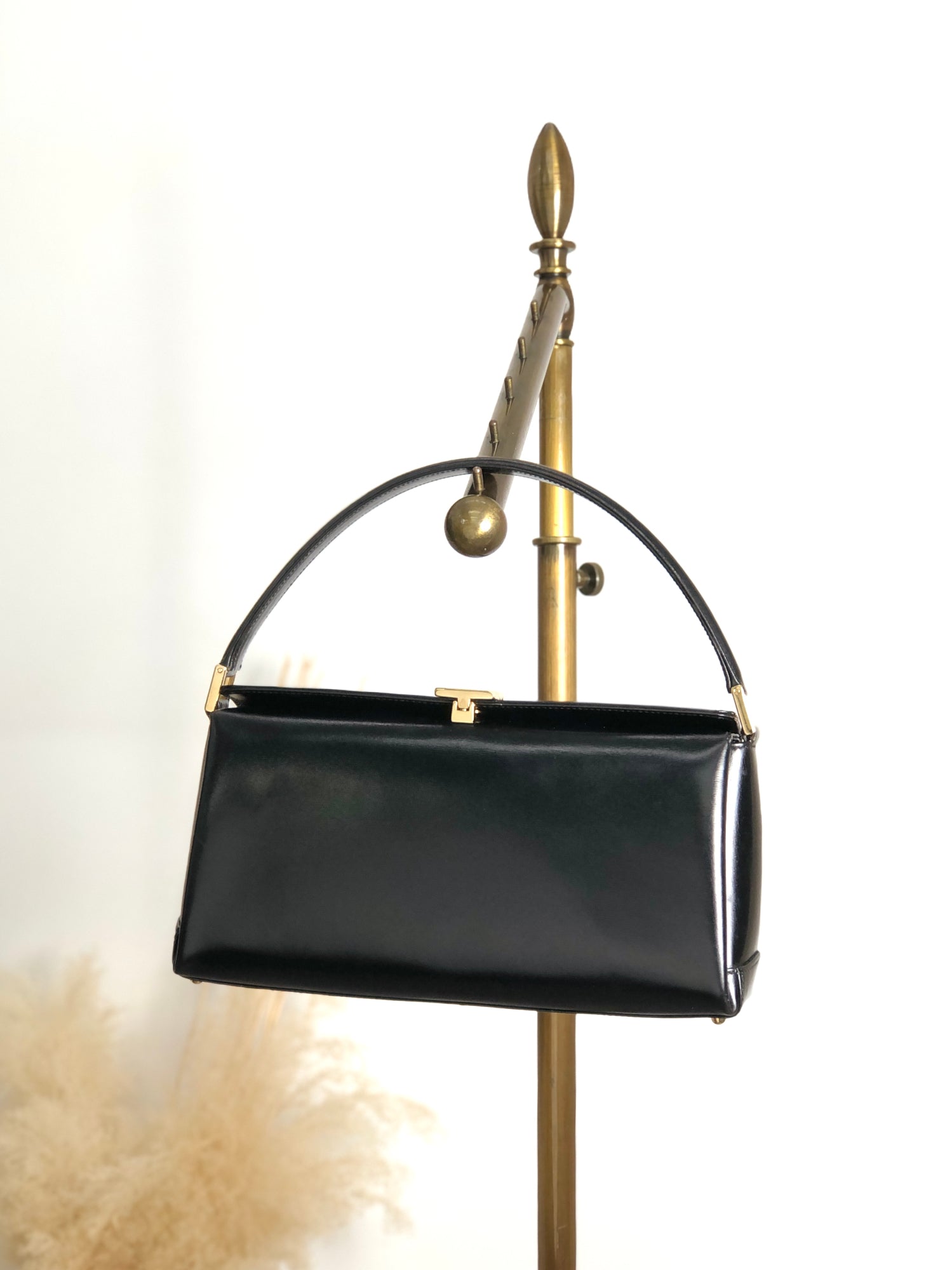Vintageshop solo - The best shop in Old CELINE and High brand bags
