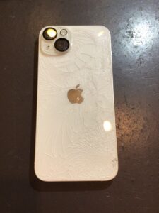 iPhone17】背面割れ・バックパネル割れ 住道で即日修理 | スマ