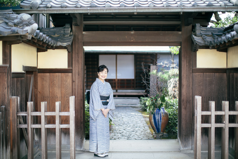 絞り問屋・竹田家の長女・中村俶子さんと歩く400年の伝統が息づく絞り