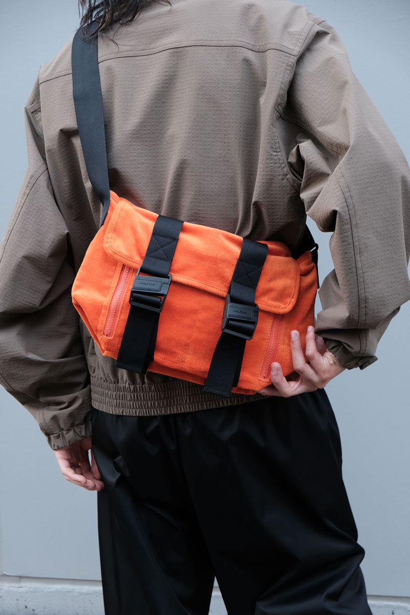 AMIACALVA | CORDUROY MESSENGER BAG(S) / ORANGE コーデュロイ