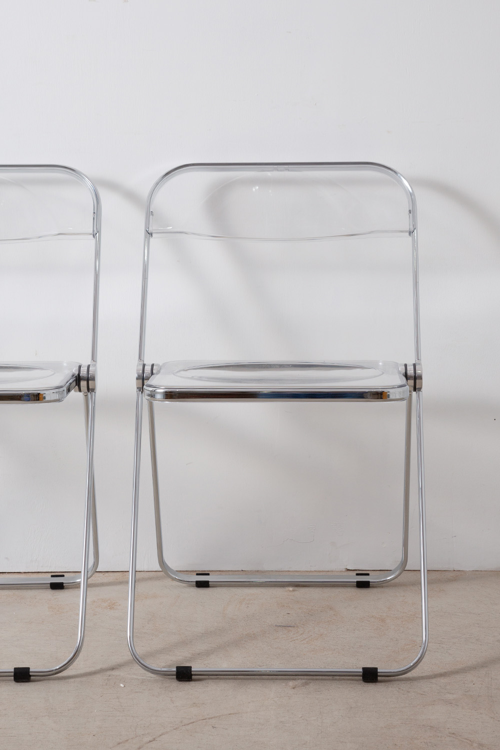 stoop | Plia Chair by Giancarlo Piretti for ANONIMA CASTELLI in