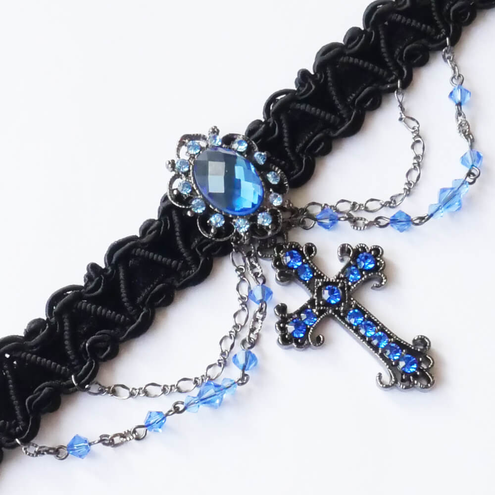 ブルー クリスタル 十字架 チョーカー 黒ブレード | ゴスロリ
