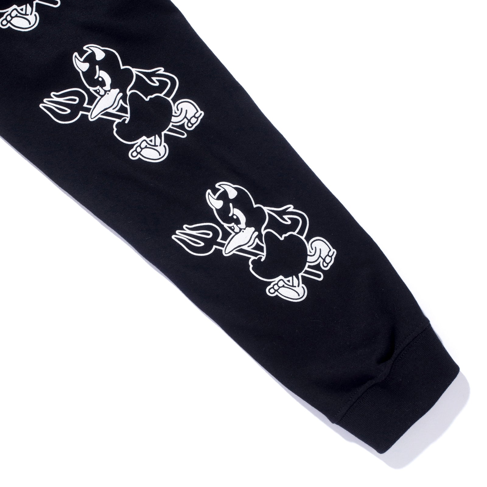 DEVIL CLUTCH MAN L/S TEE / BLACK | ZETA DIVISION STORE