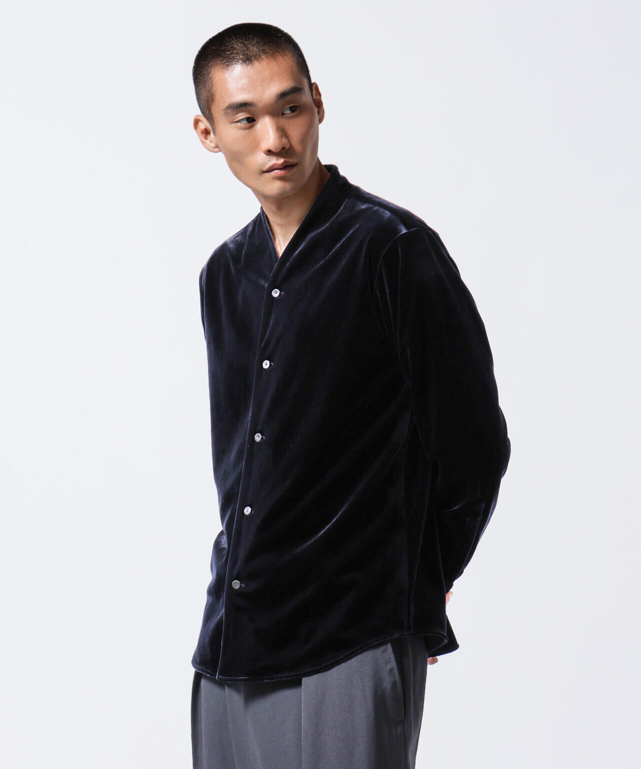 ASSEMBLANC(アッサンブロン)」 トリアセテート ベルベット シャツ ブルゾン
