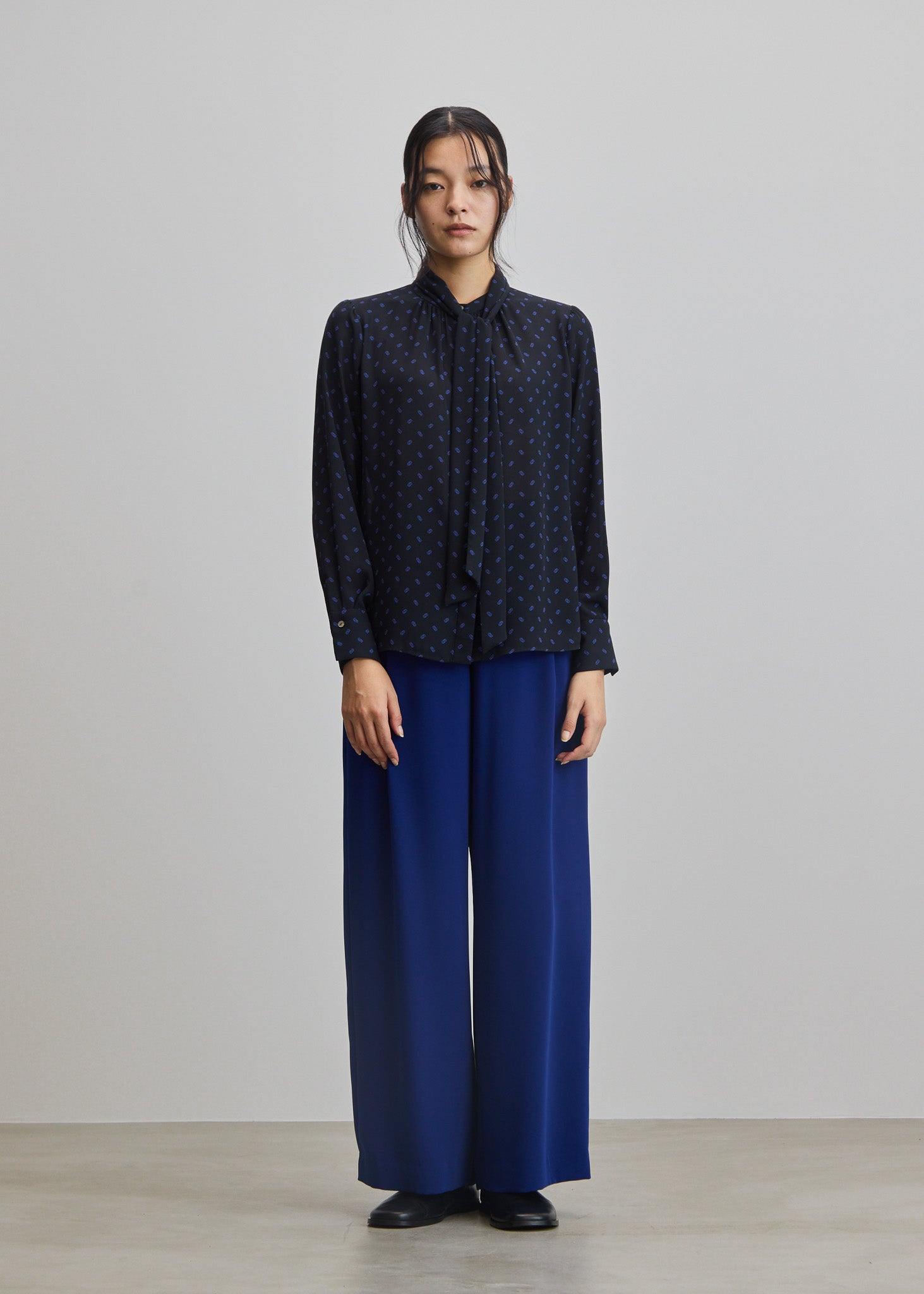 ビット柄スカーフ付きブラウス - SOÉJU online store｜上質な大人の