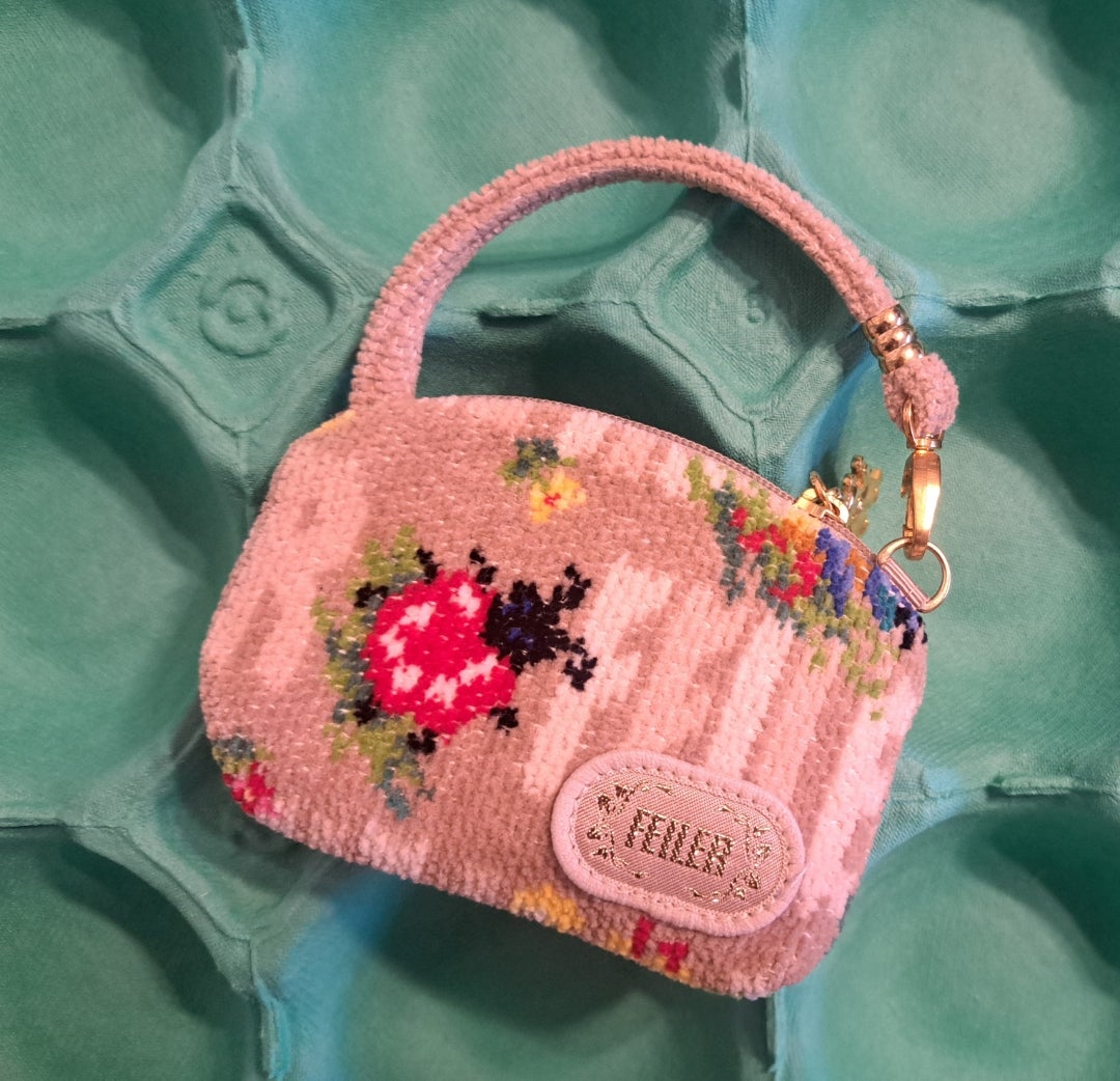 今年購入して一番活躍したフェイラーグッズはハイジのサイドポーチ