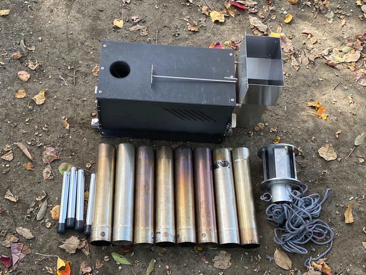 煙が少なく着火も簡単！ユニフレームの新作「ペレットストーブ」は冬