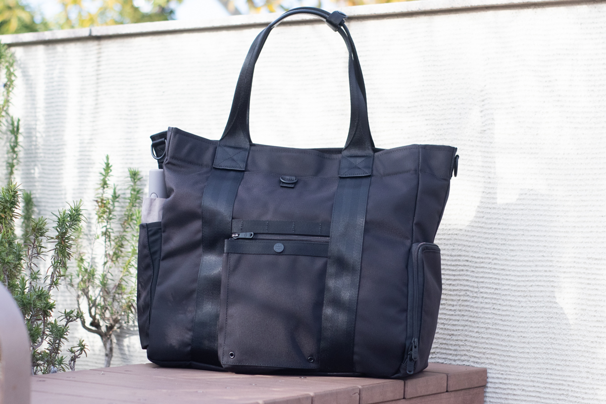 吉田カバン「POTR」の多機能トートバッグは、まさに自由で多様な