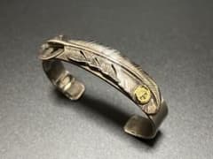 ゴローズ goro's K18メタル特大フェザーブレスOLDバングル - メルカリ