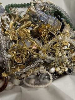 遺品整理 アクセサリーまとめ - メルカリ