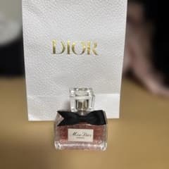 Miss Dior Essence 35ml 香水 - メルカリ