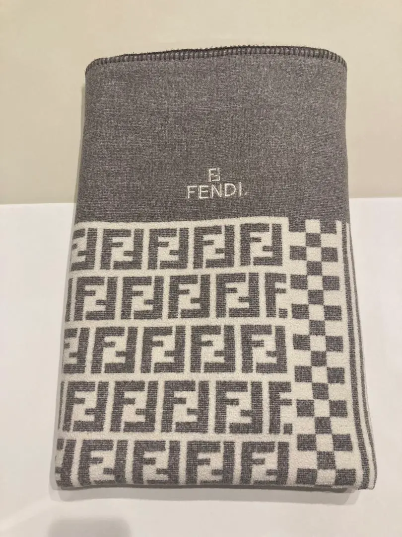 2026年最新】FENDI綿毛布ズッカ柄の人気アイテム - メルカリ