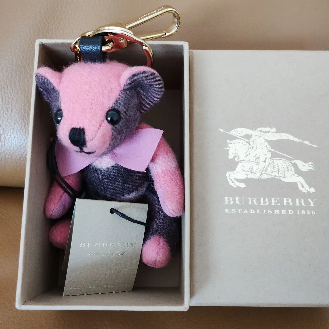 2026年最新】burberry バーバリー くまチャームの人気アイテム - メルカリ