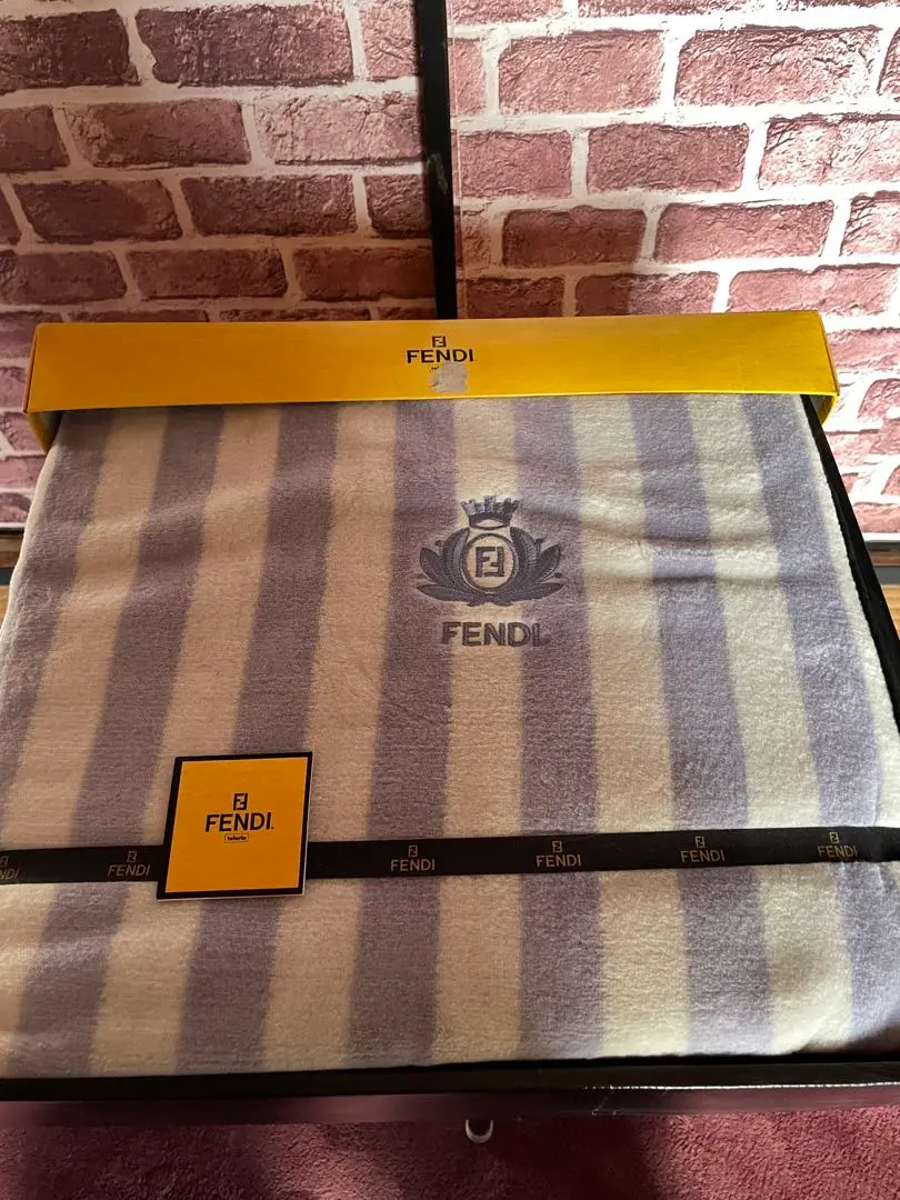 2026年最新】Fendi 毛布・ブランケットの人気アイテム - メルカリ