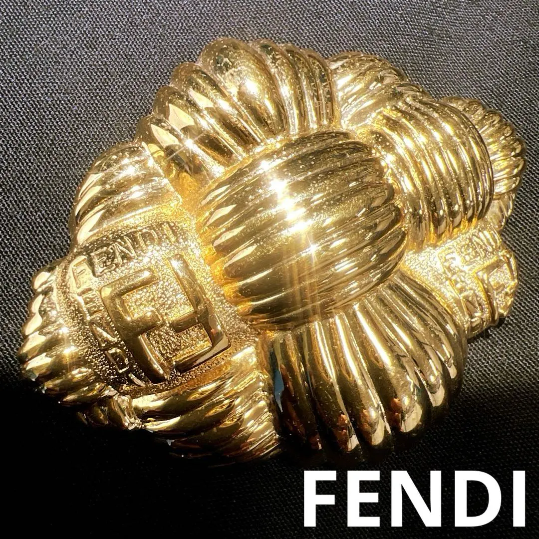 2026年最新】fendi フェンディ ブローチの人気アイテム - メルカリ