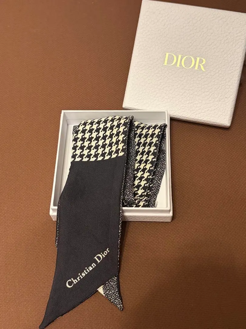2026年最新】dior スカーフ ミッツァ 千鳥の人気アイテム - メルカリ