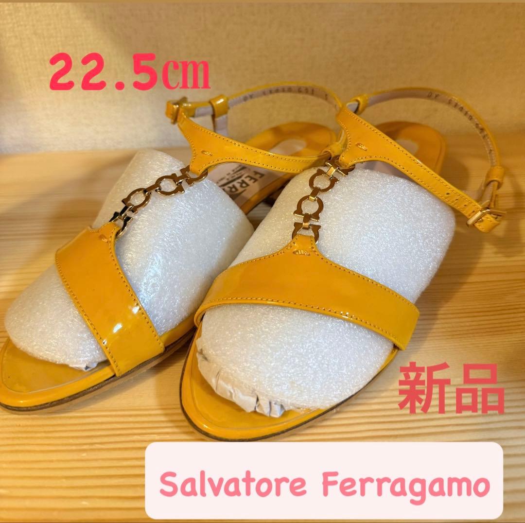 サルヴァトーレフェラガモ サンダル 5C ガンチーニ ストラップ