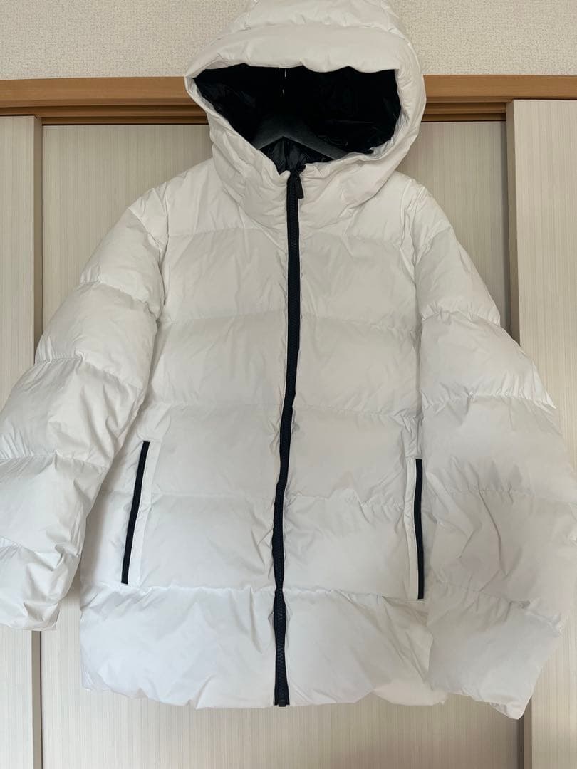 L ユニクロ UNIQLO +J ライトダウンボリュームパーカ - メルカリ