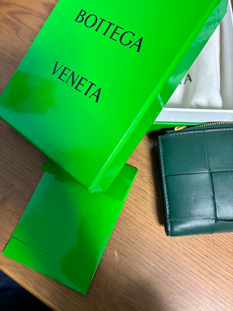 BOTTEGA VENETA グリーン 二つ折り財布 - メルカリ