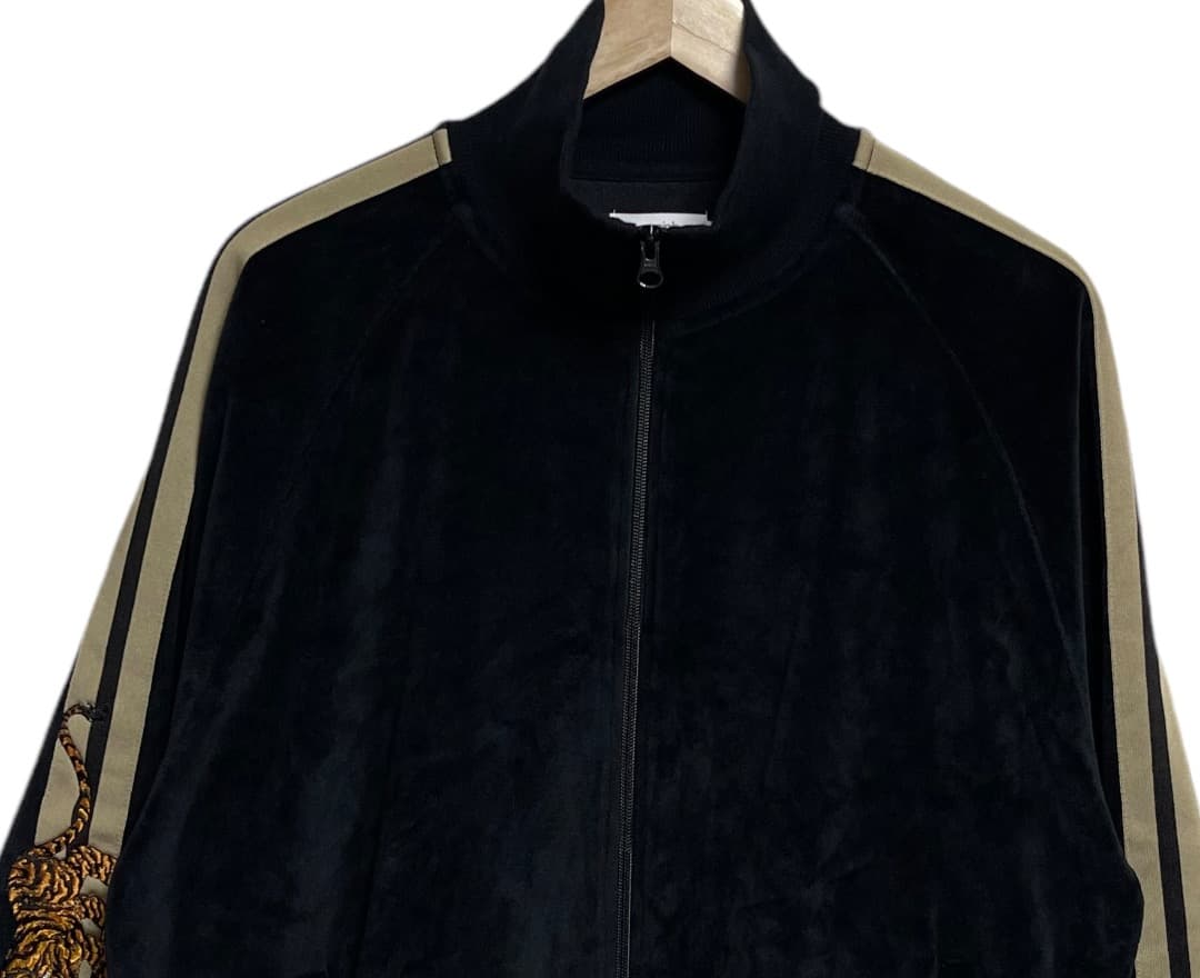 グラニフ 石黒亜矢子 バターの虎 刺繍 ベロア トラックジャケット