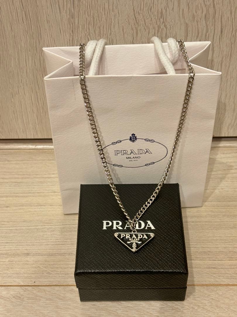 PRADA プラダ シンボル ネックレス - メルカリ