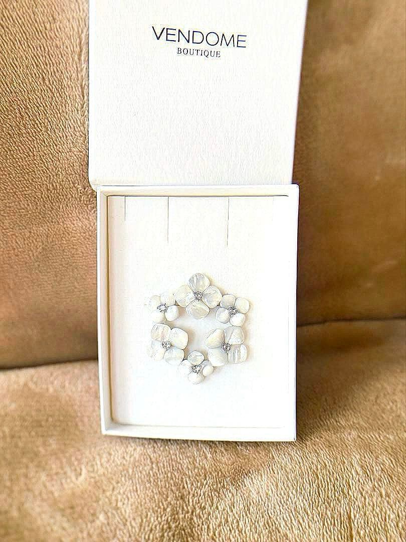 ヴァンドームブティック シェルフラワー リースブローチ 希少 廃盤品