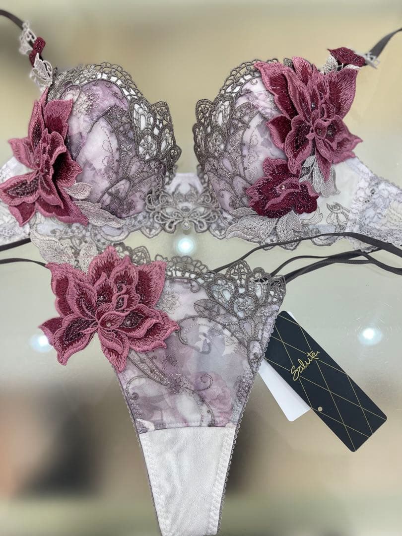 サルート 90グループ⭐️店舗限定⭐️PU⭐️C75/L/M⭐️上下2点