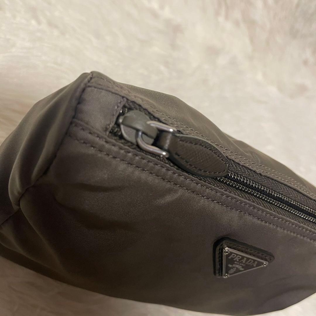 PRADA プラダ ポーチ 三角ロゴ ナイロン カーキ 小物入れ カード、袋