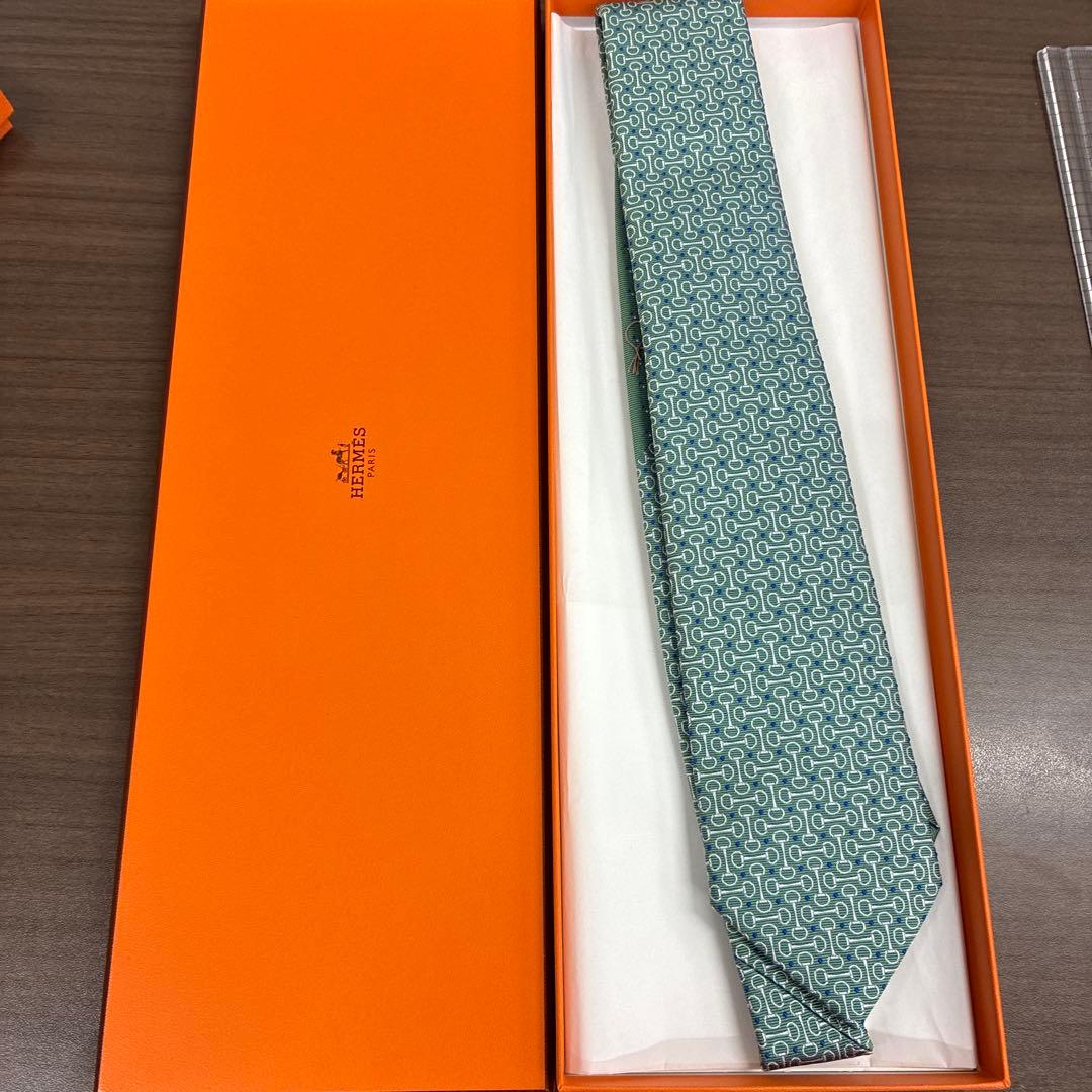 HERMES 緑色 パターン ネクタイ HERMES（エルメス） #apzt ネクタイ 緑系 総柄 シルク 美品 メンズ