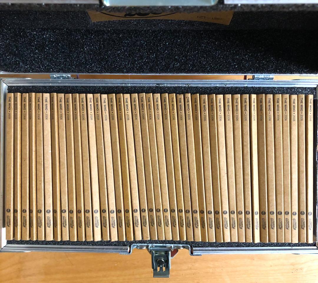 40CD+20DVD 直筆サイン】THE WHO: 2006 TOUR V.1 - メルカリ