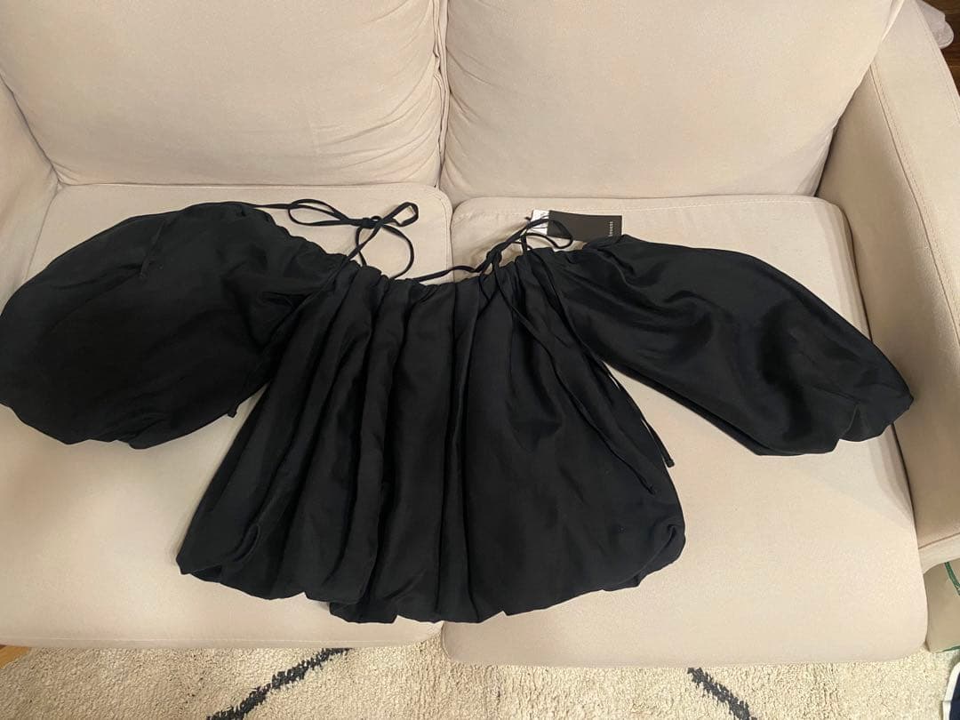 新品タグ付き】anuans ボリューム バルーン トップス アニュアンス 黒